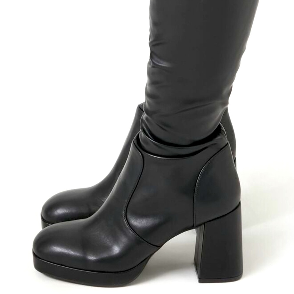 Women’s Knee High Black Boots from Forever 21 Size 13